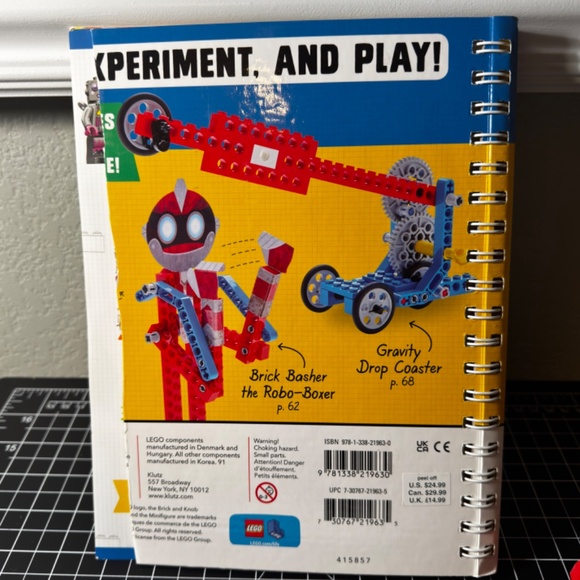 Lego Klutz Activity Books Chain Reactions, Gear Bots and Gadgets - Picture 2 of 8